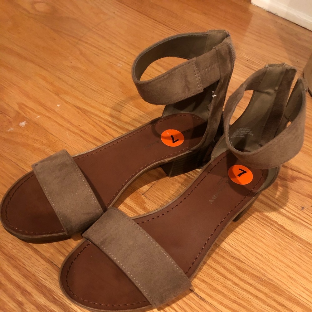 Green sandals with small heel